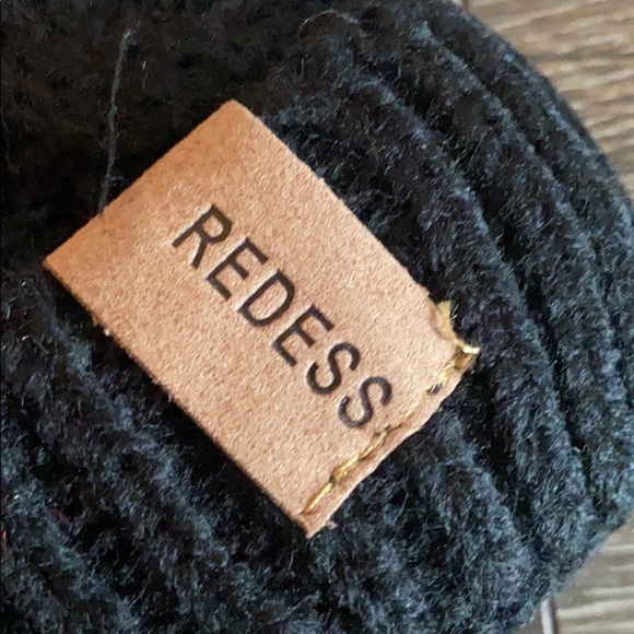 warm winter hat - Picture 3 of 3